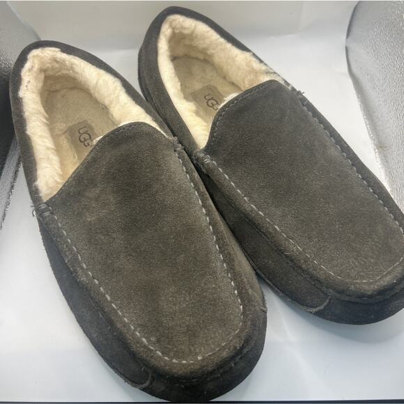 UGG Australia 5775 Ascot Brown Suede Sheepskin Mocs Slippers Shoes Size 10 - Picture 1 of 11